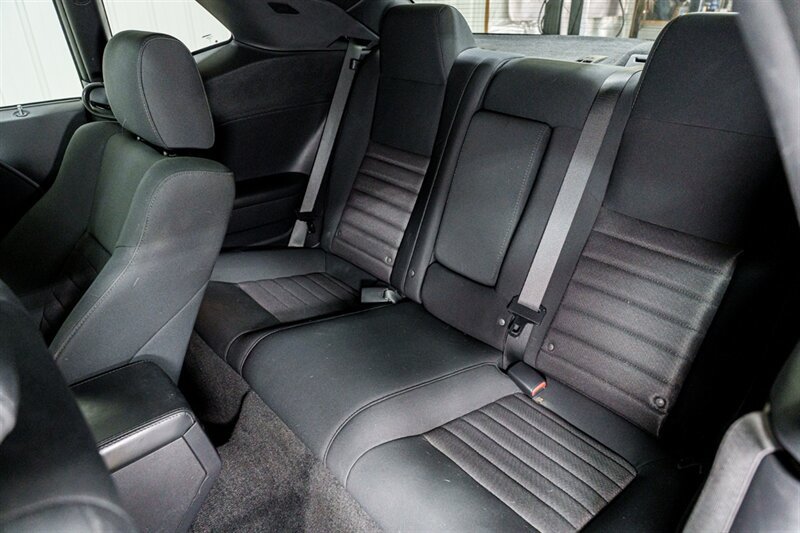Used 2010 Dodge Challenger SE RWD image 9