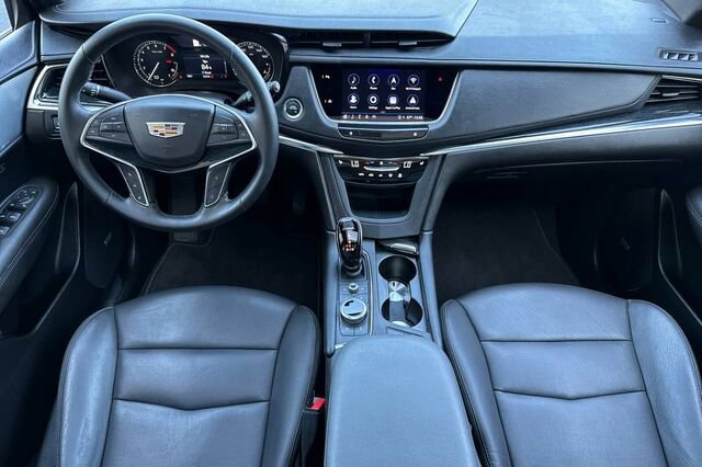 Used 2025 Cadillac XT5 Premium Luxury image 13