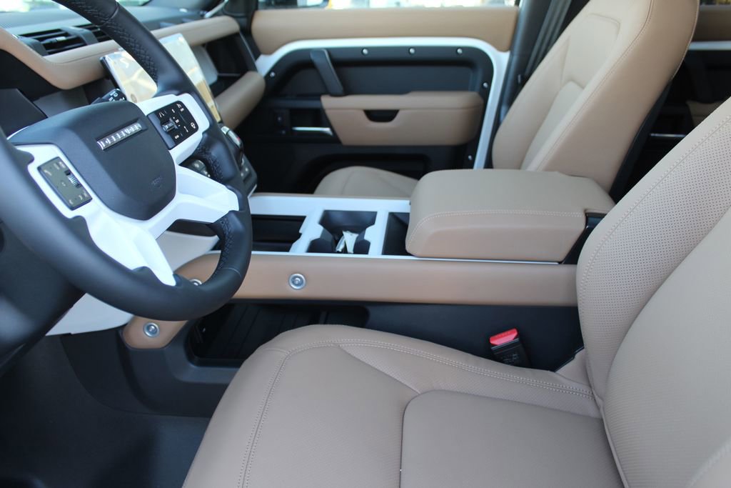 New 2026 Land Rover Defender 130 X-Dynamic SE image 18