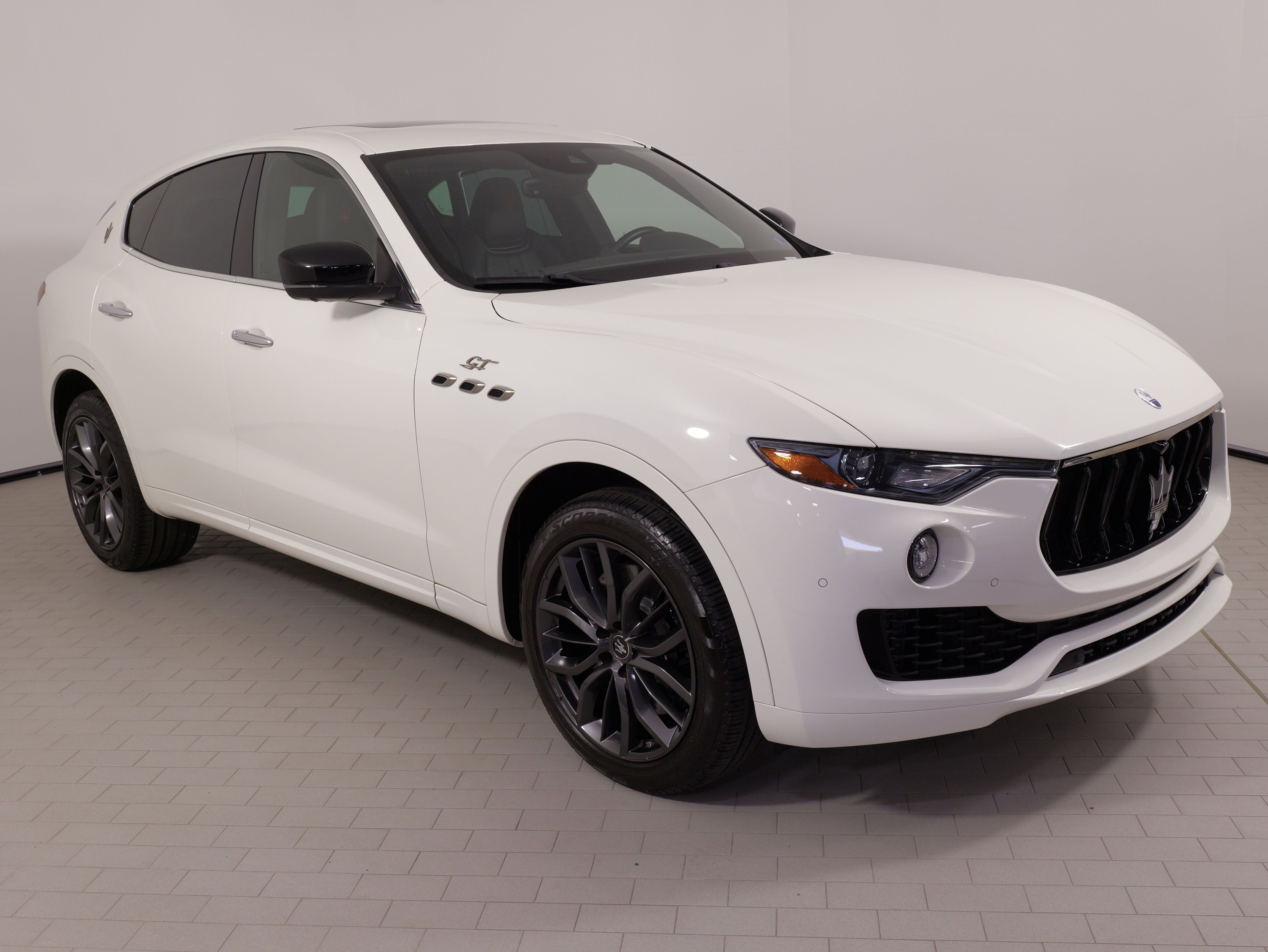 Used 2024 Maserati Levante GT Ultima image 7