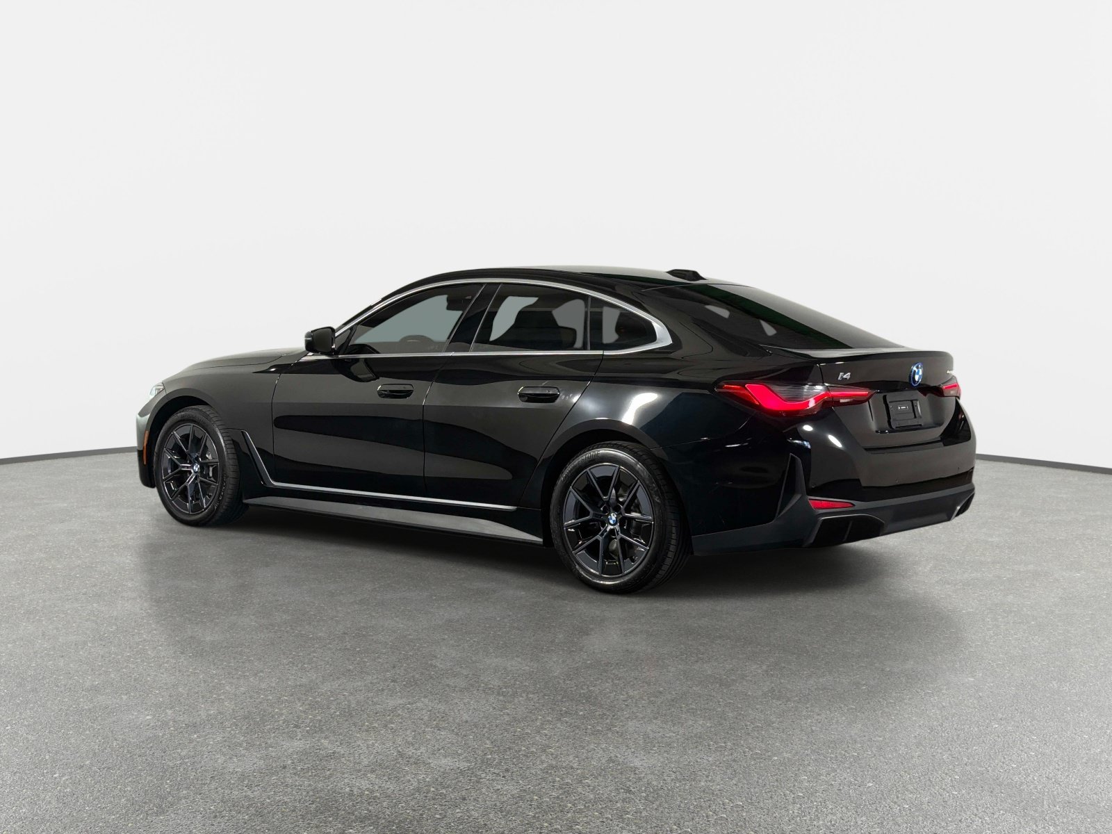 Used 2025 BMW i4 eDrive40 RWD image 5