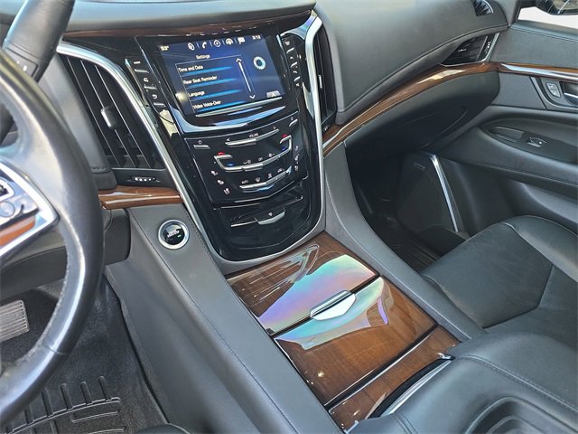 Used 2020 Cadillac Escalade Luxury w/ LPO, Radiant Package image 24