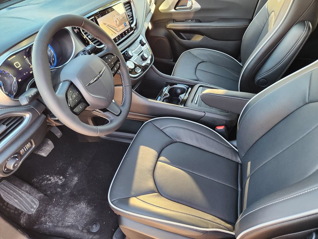 New 2026 Chrysler Pacifica Limited w/ S Appearance Package FWD image 9
