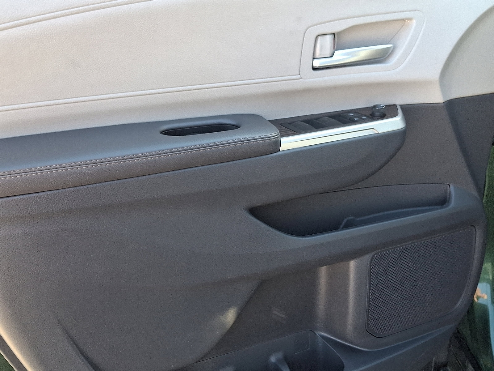 Used 2023 Toyota Sienna XLE image 13