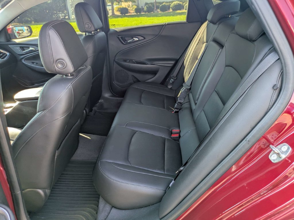 Used 2018 Chevrolet Malibu LT w/ Leather Package FWD image 14