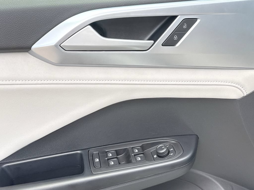 New 2026 Volkswagen Taos SE FWD image 15