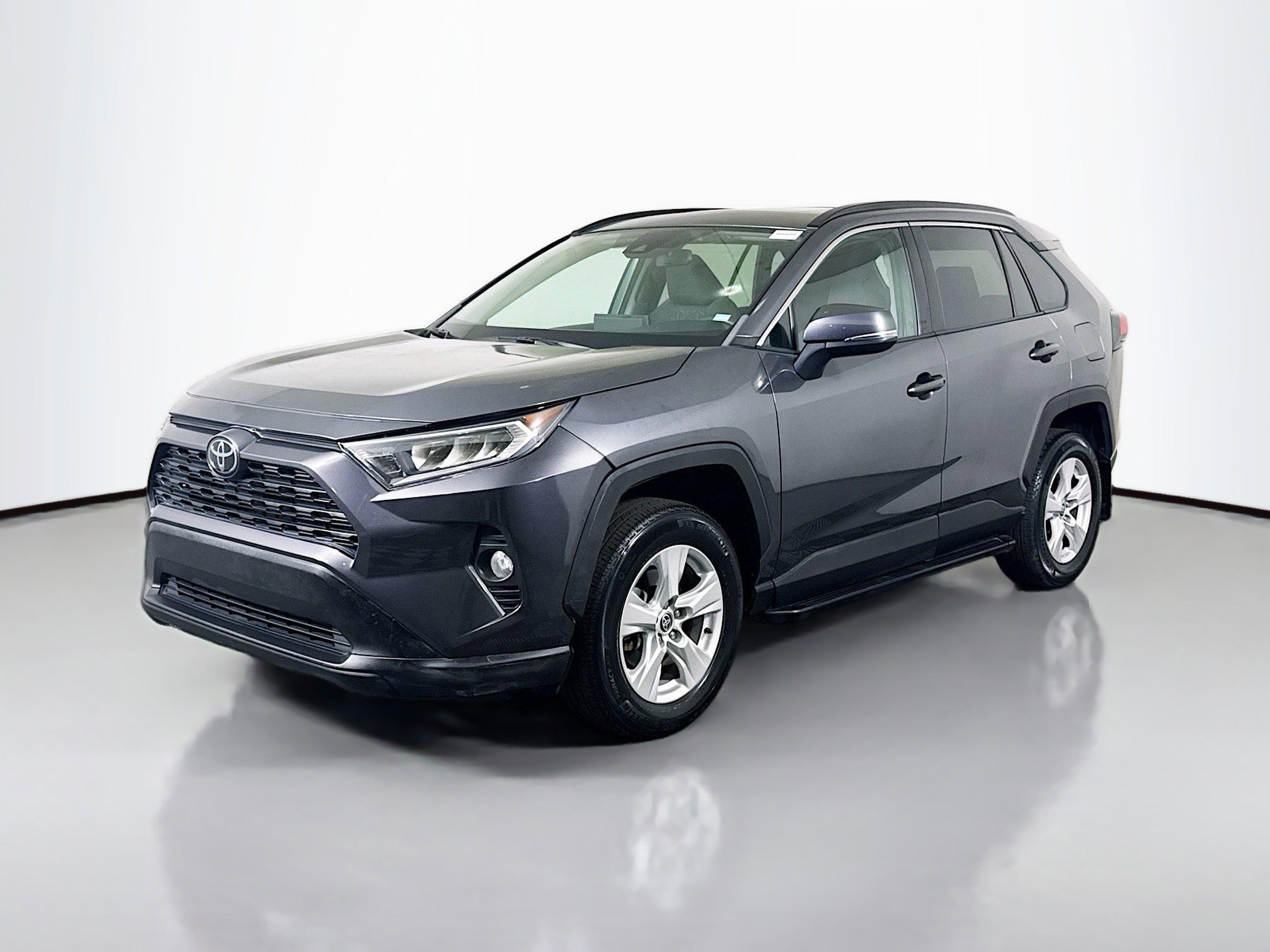 Used 2021 Toyota RAV4 XLE w/ Convenience Package image 4