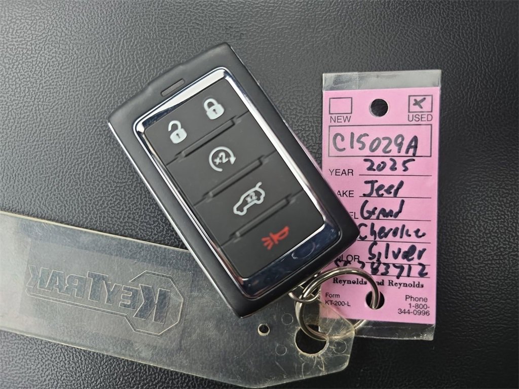 Used 2025 Jeep Grand Cherokee Limited w/ Black Appearance Package image 37