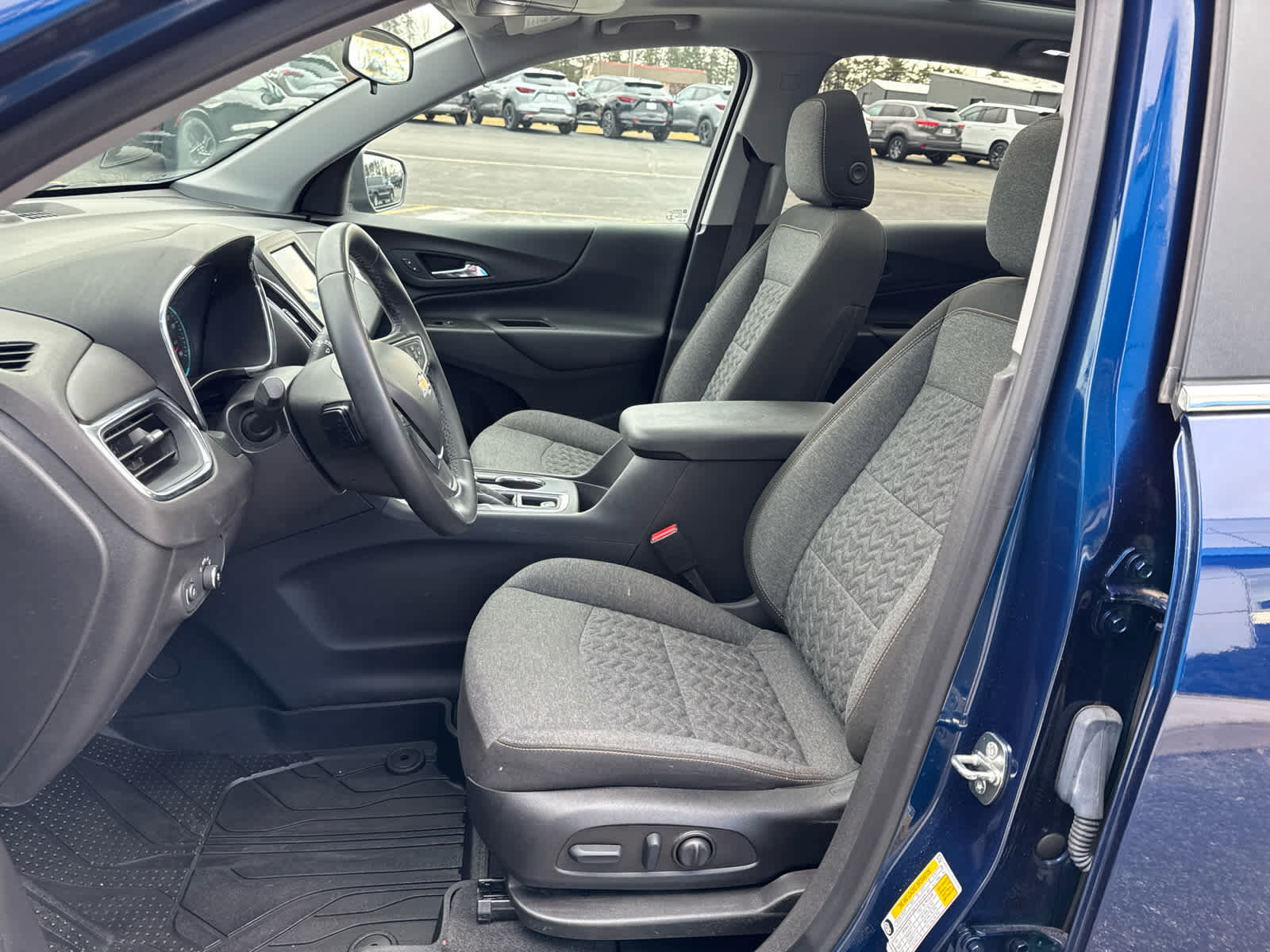 Used 2023 Chevrolet Equinox LT image 18