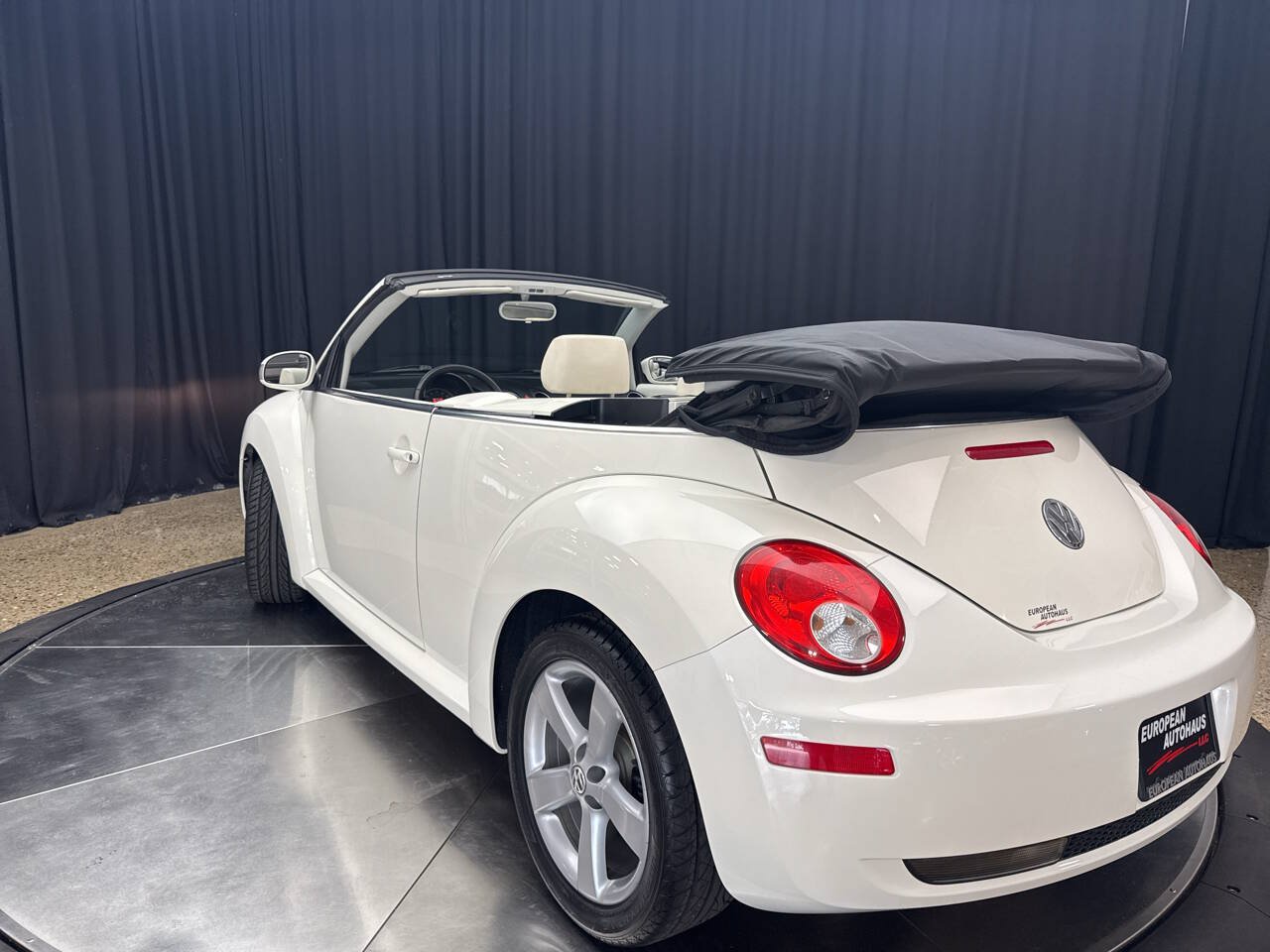 Used 2007 Volkswagen Beetle Triple White Edition FWD image 4