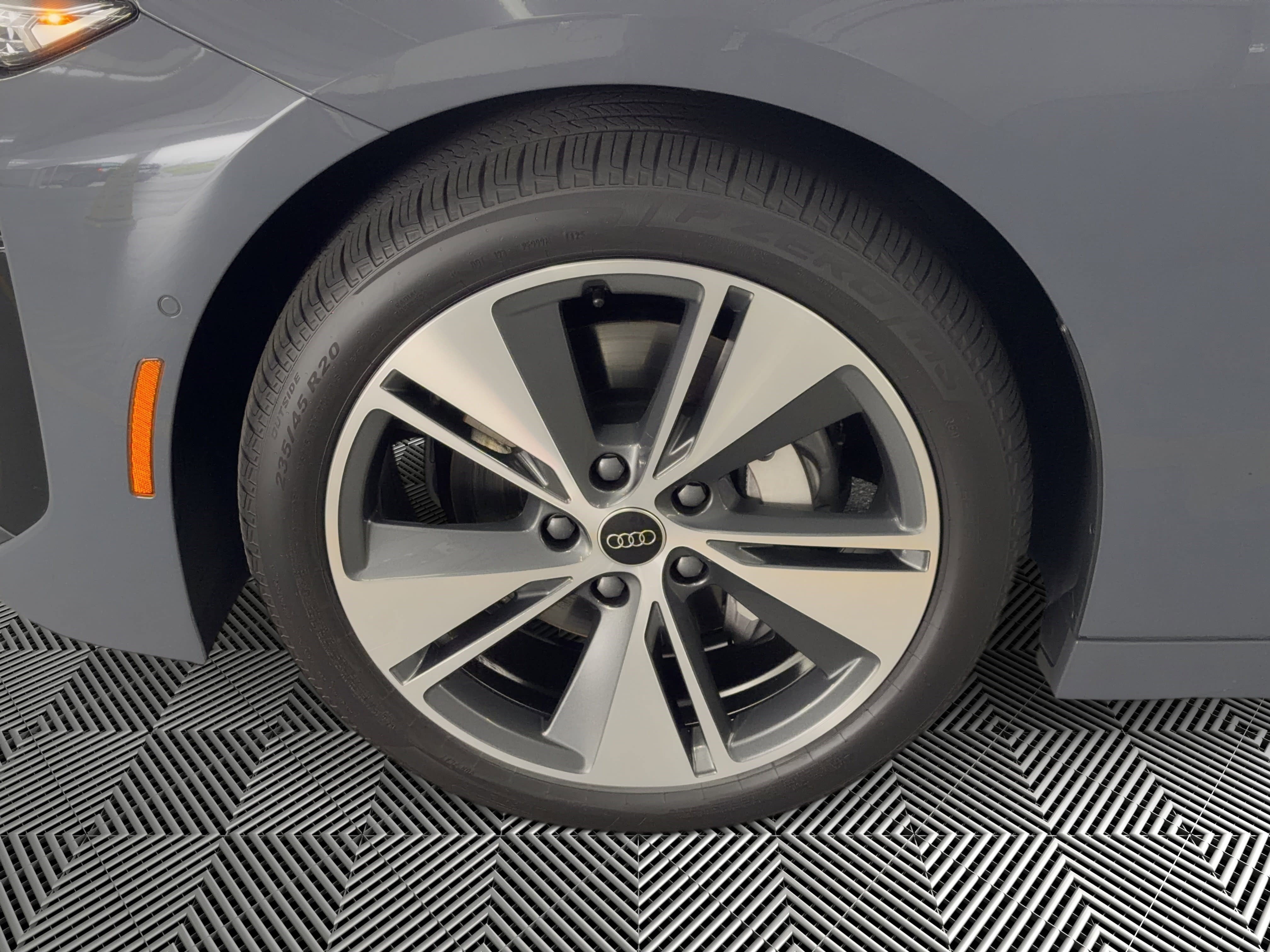 Used 2025 Audi A6 e-tron Premium Plus w/ Premium Plus image 12