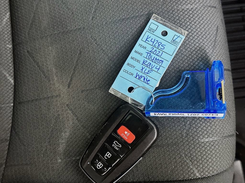 Used 2021 Toyota RAV4 XLE w/ Convenience Package image 35