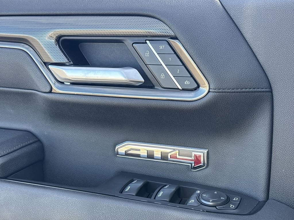 Used 2025 GMC Sierra 1500 AT4 image 23