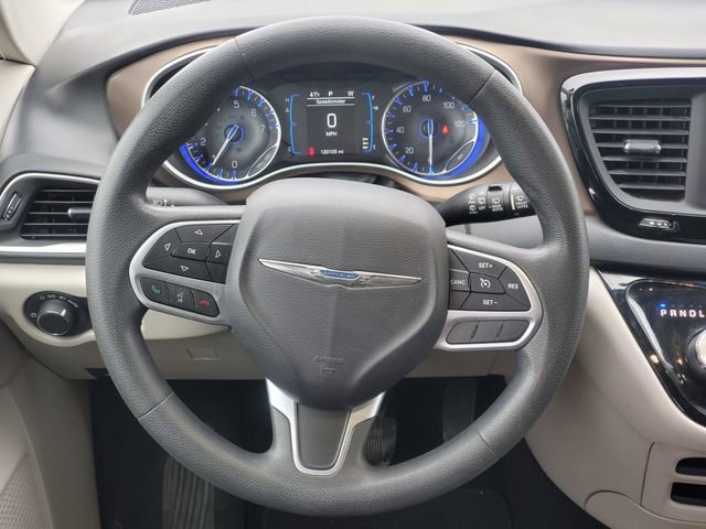 Used 2017 Chrysler Pacifica Touring image 30
