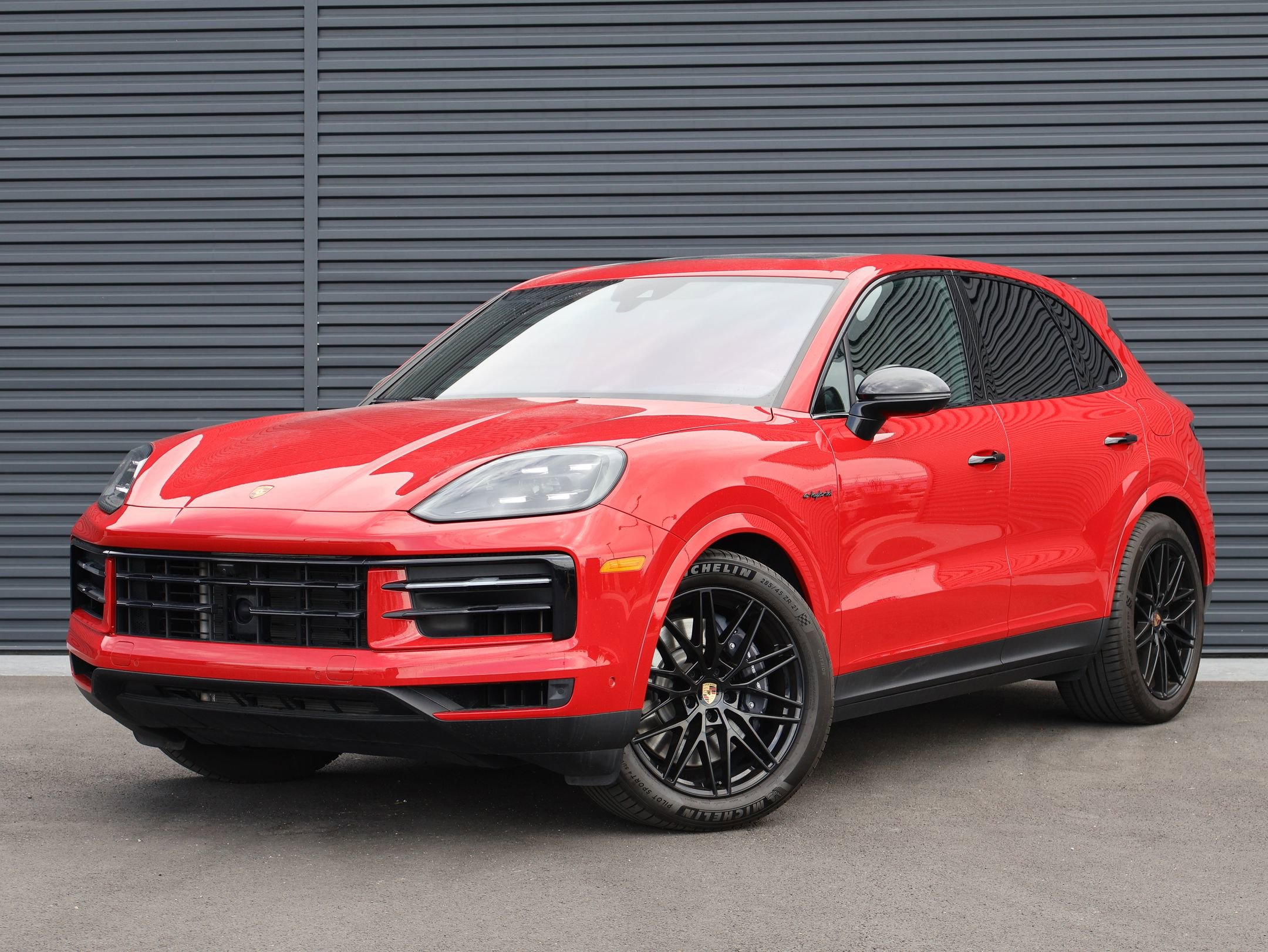 Certified 2025 Porsche Cayenne E-Hybrid image 1