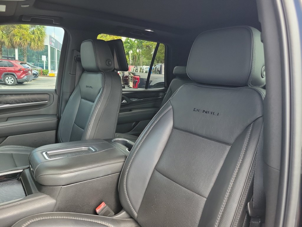 Used 2021 GMC Yukon Denali w/ Denali Premium Package RWD image 27