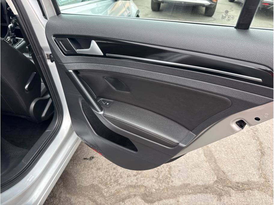 Used 2016 Volkswagen Golf SEL w/ Lighting Package (SEL) FWD image 9