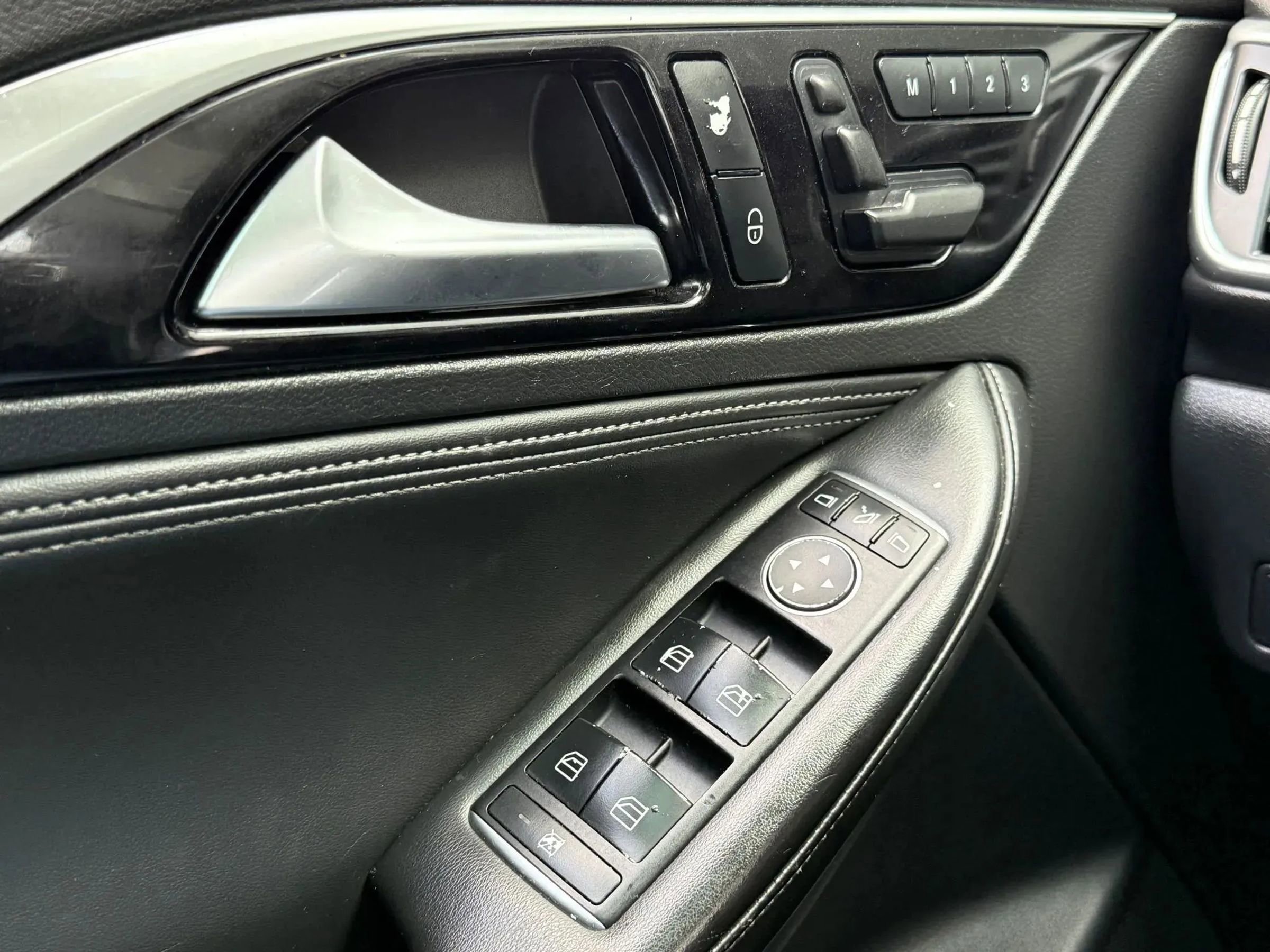 Used 2019 INFINITI QX30 AWD image 21