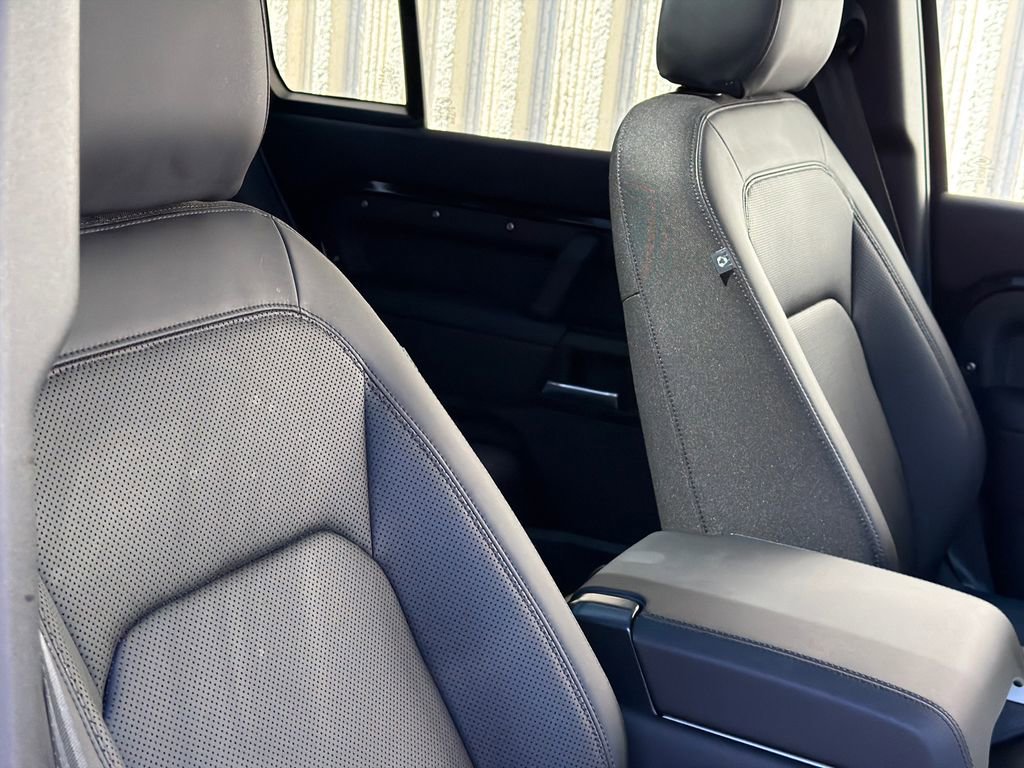 Used 2025 Land Rover Defender 110 S image 10