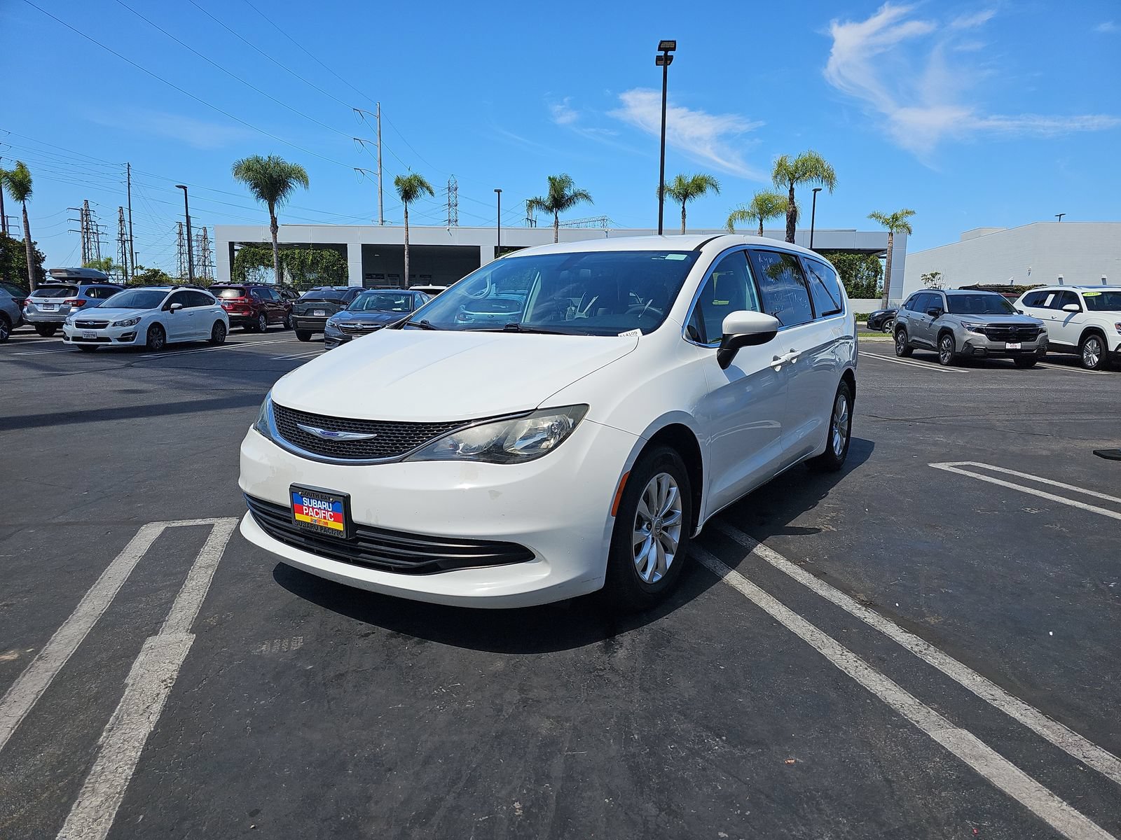 Used 2019 Chrysler Pacifica LX w/ Tire & Wheel Group FWD image 3
