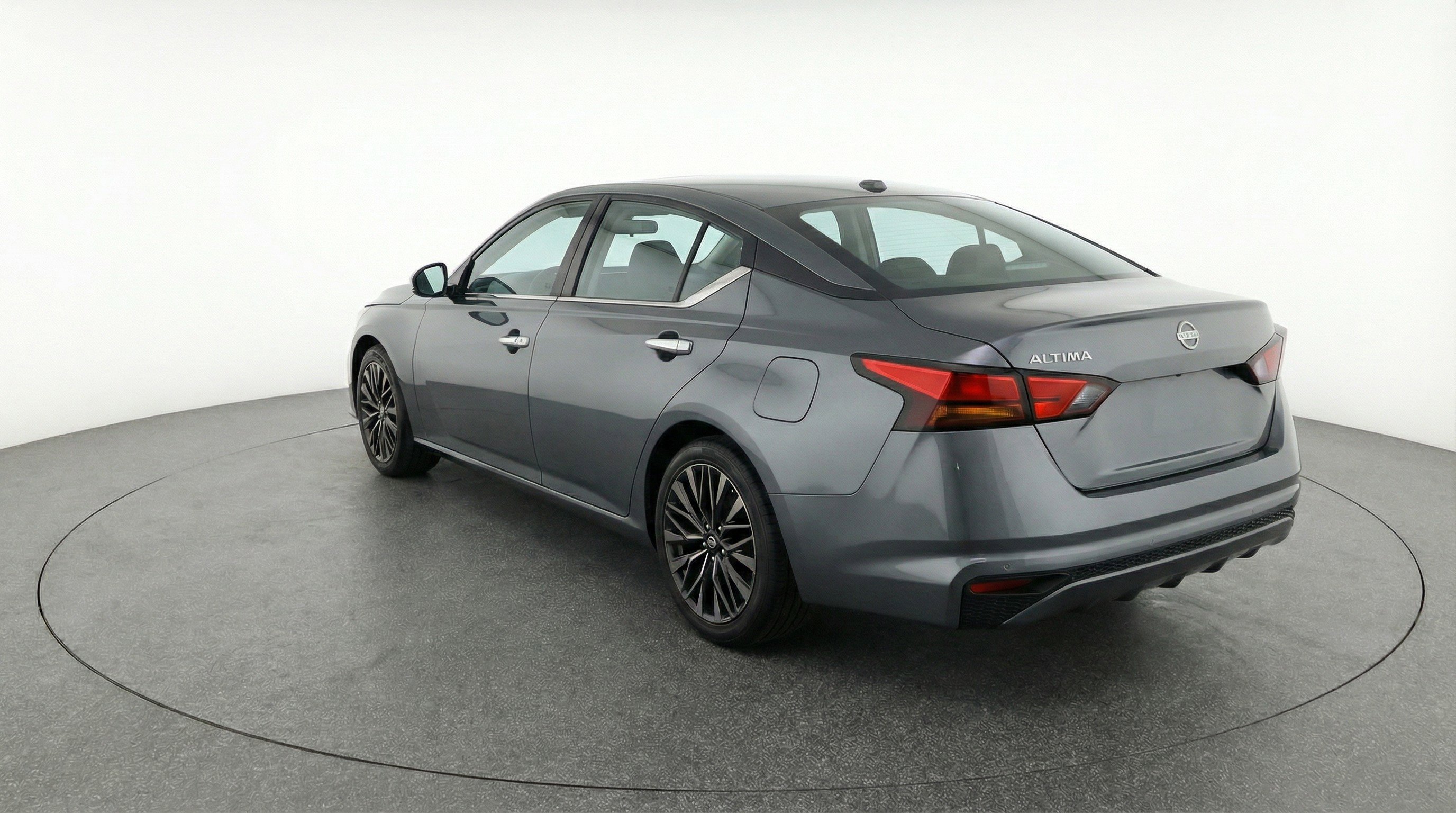 Used 2025 Nissan Altima 2.5 SV image 6