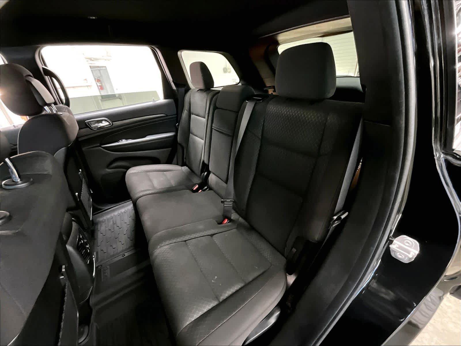 Used 2021 Jeep Grand Cherokee Laredo AWD/4WD image 28