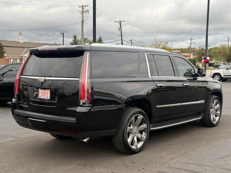 Used 2017 Cadillac Escalade ESV Luxury image 5