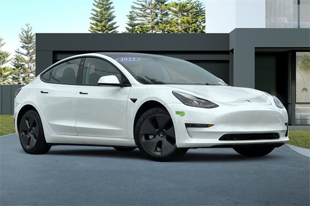 Used 2023 Tesla Model 3 Standard Range image 2