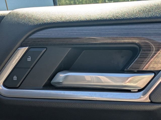 Used 2025 Chevrolet Silverado 1500 LT image 40