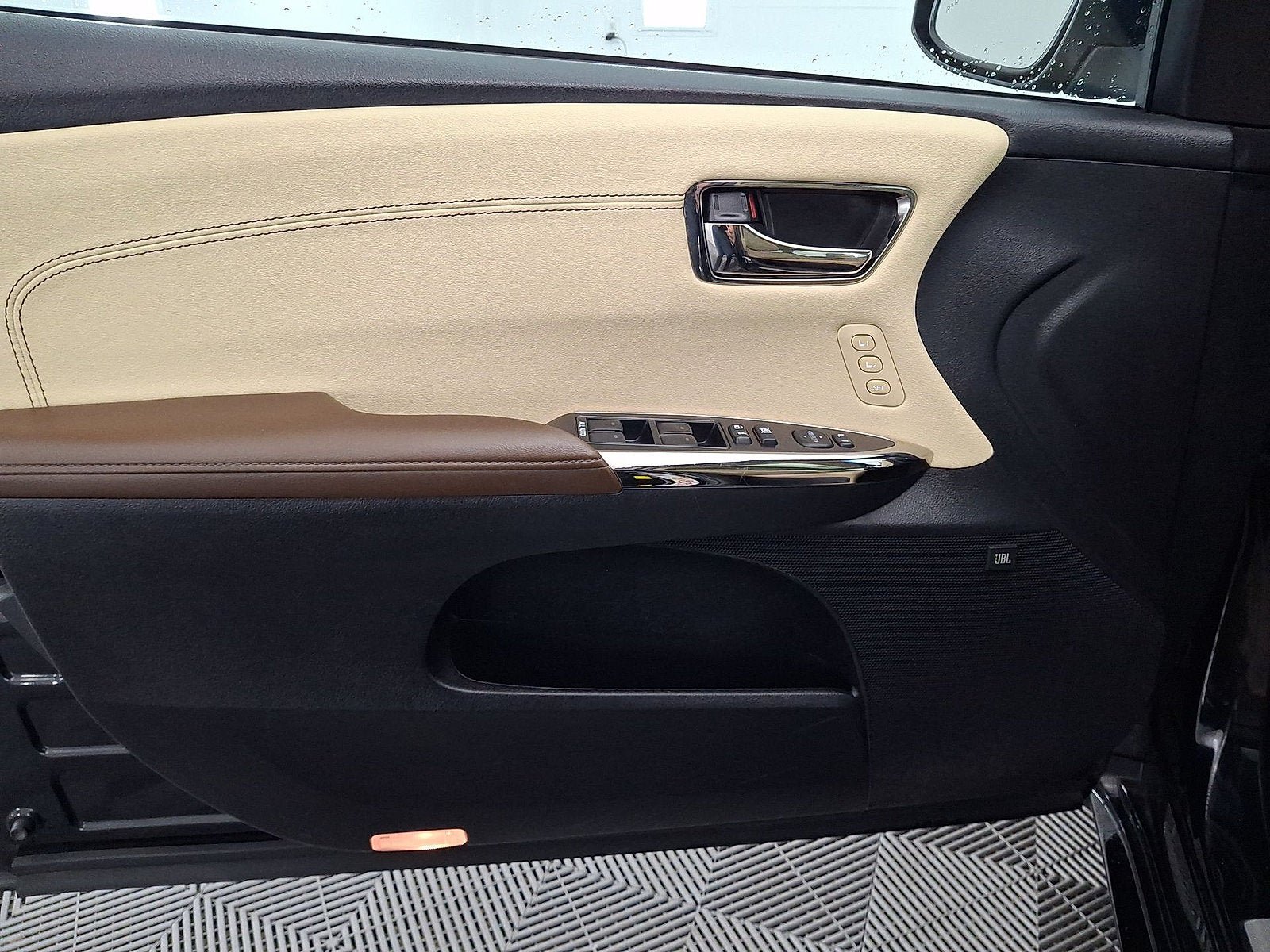 Used 2016 Toyota Avalon Limited w/ Protection Package FWD image 2