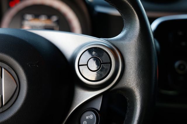 Used 2016 smart fortwo passion image 22