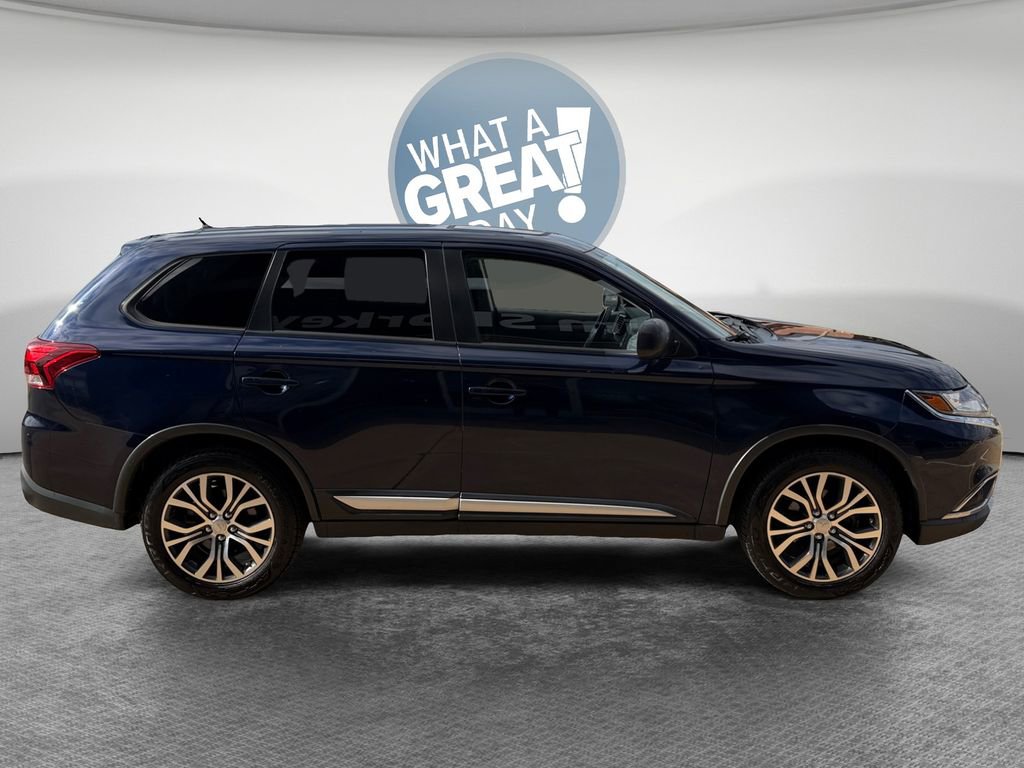 Used 2016 Mitsubishi Outlander ES image 2