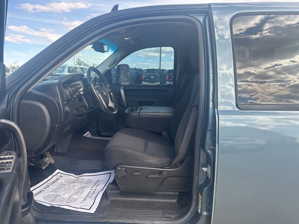 Used 2010 Chevrolet Silverado 2500 LT w/ Interior Plus Package AWD/4WD image 10
