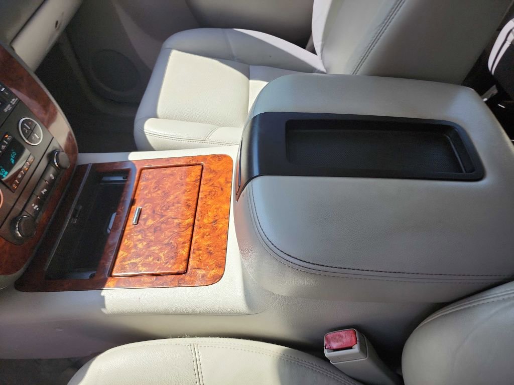 Used 2013 Chevrolet Avalanche LTZ image 27