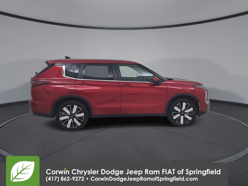 Used 2025 Mitsubishi Outlander SE image 16