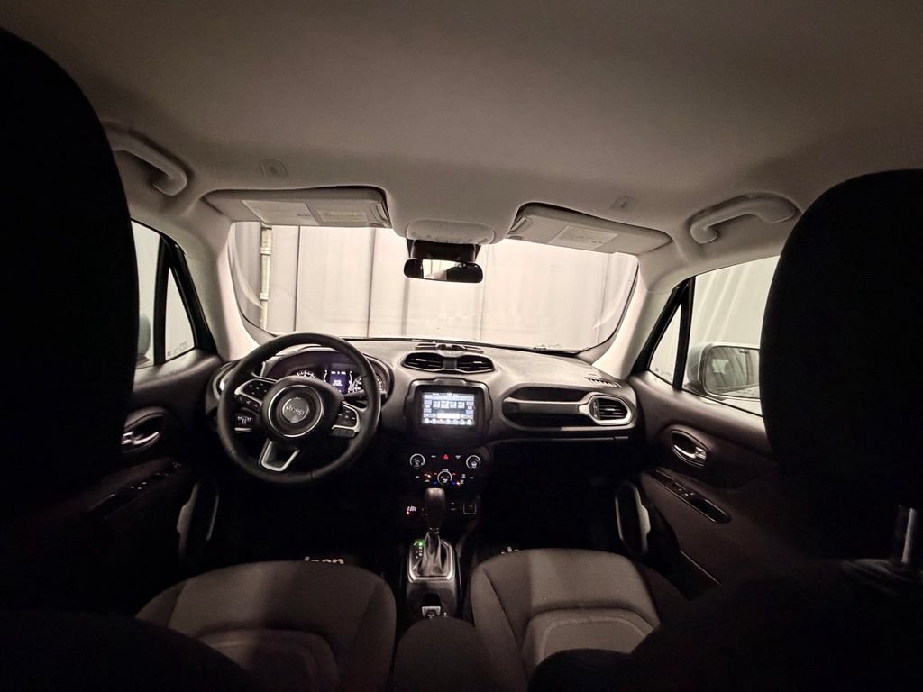 Used 2018 Jeep Renegade Latitude AWD/4WD image 8