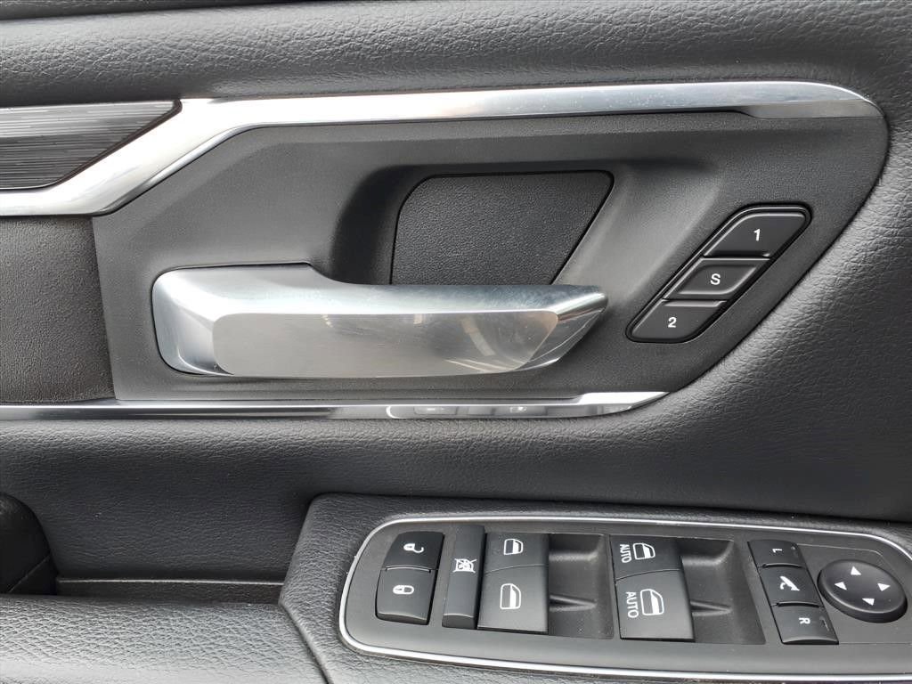 Used 2024 RAM 1500 Laramie image 12