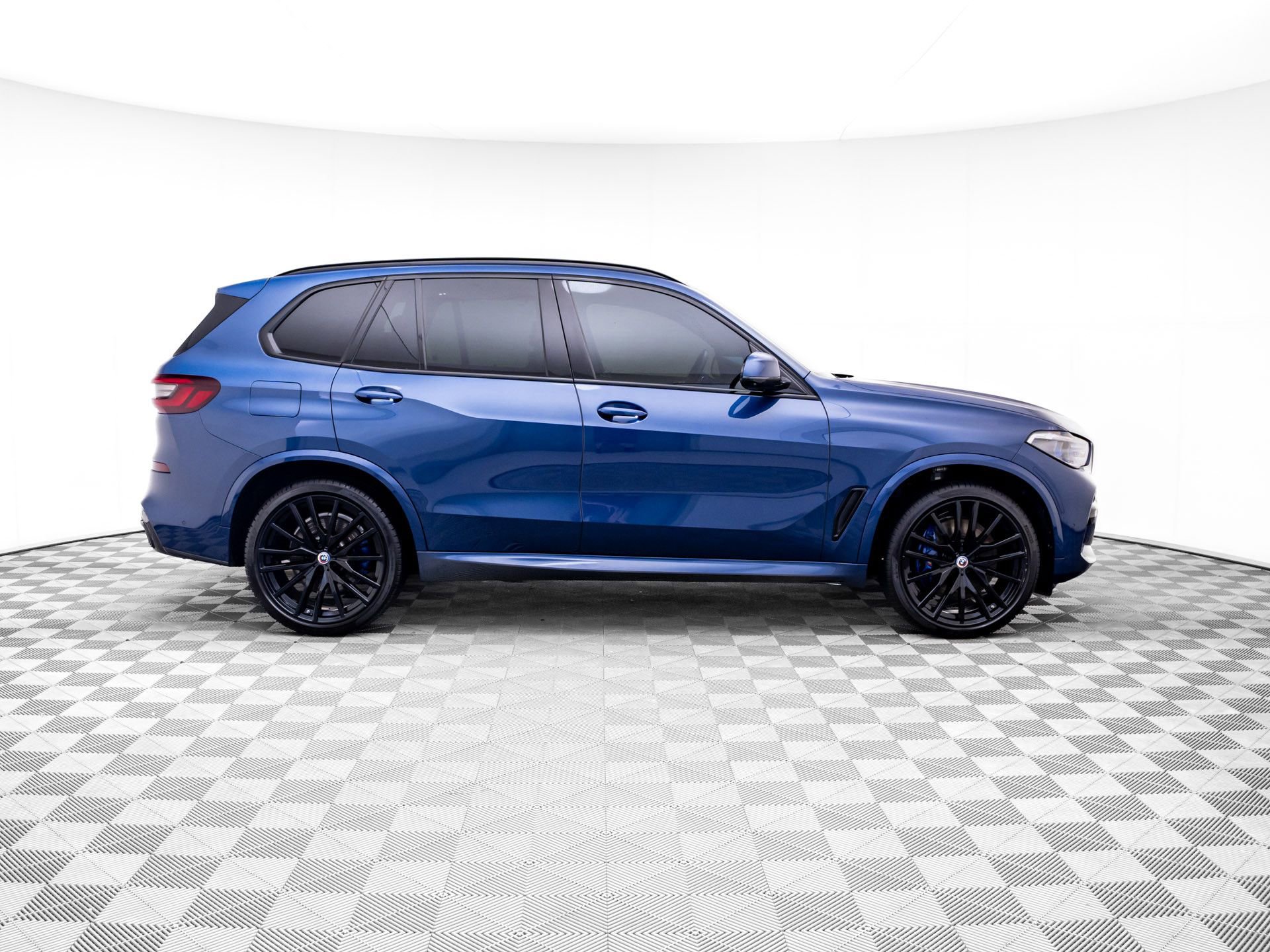 Used 2022 BMW X5 M50i w/ Executive Package AWD/4WD image 6