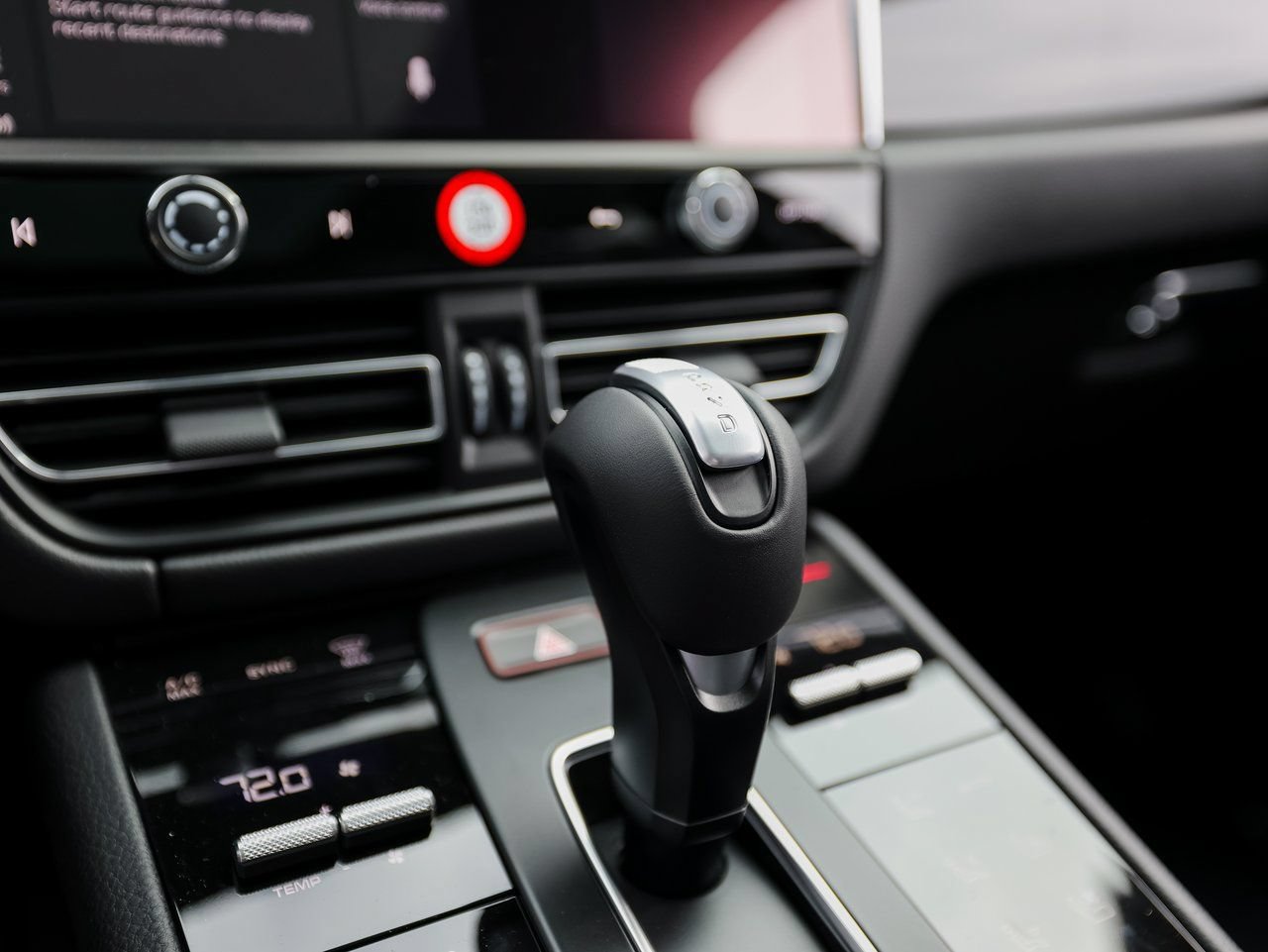 Certified 2026 Porsche Macan AWD/4WD image 20