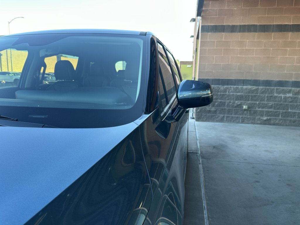 Used 2024 Kia Carnival EX image 11