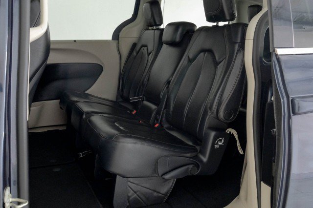 Used 2019 Chrysler Pacifica Touring-L FWD image 47