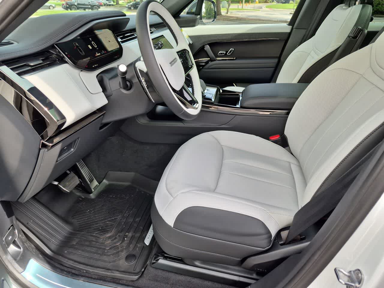 New 2027 Land Rover Range Rover Sport Dynamic SE AWD/4WD image 17