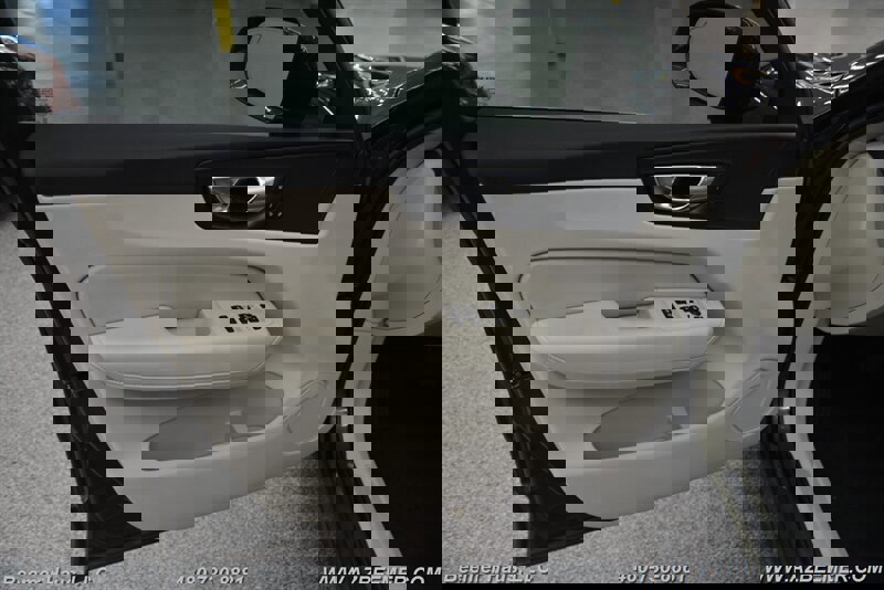 Used 2022 Volvo XC60 T8 Inscription Expression w/ Advanced Package image 34