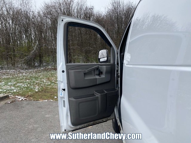 Used 2017 GMC Savana 3500 image 10