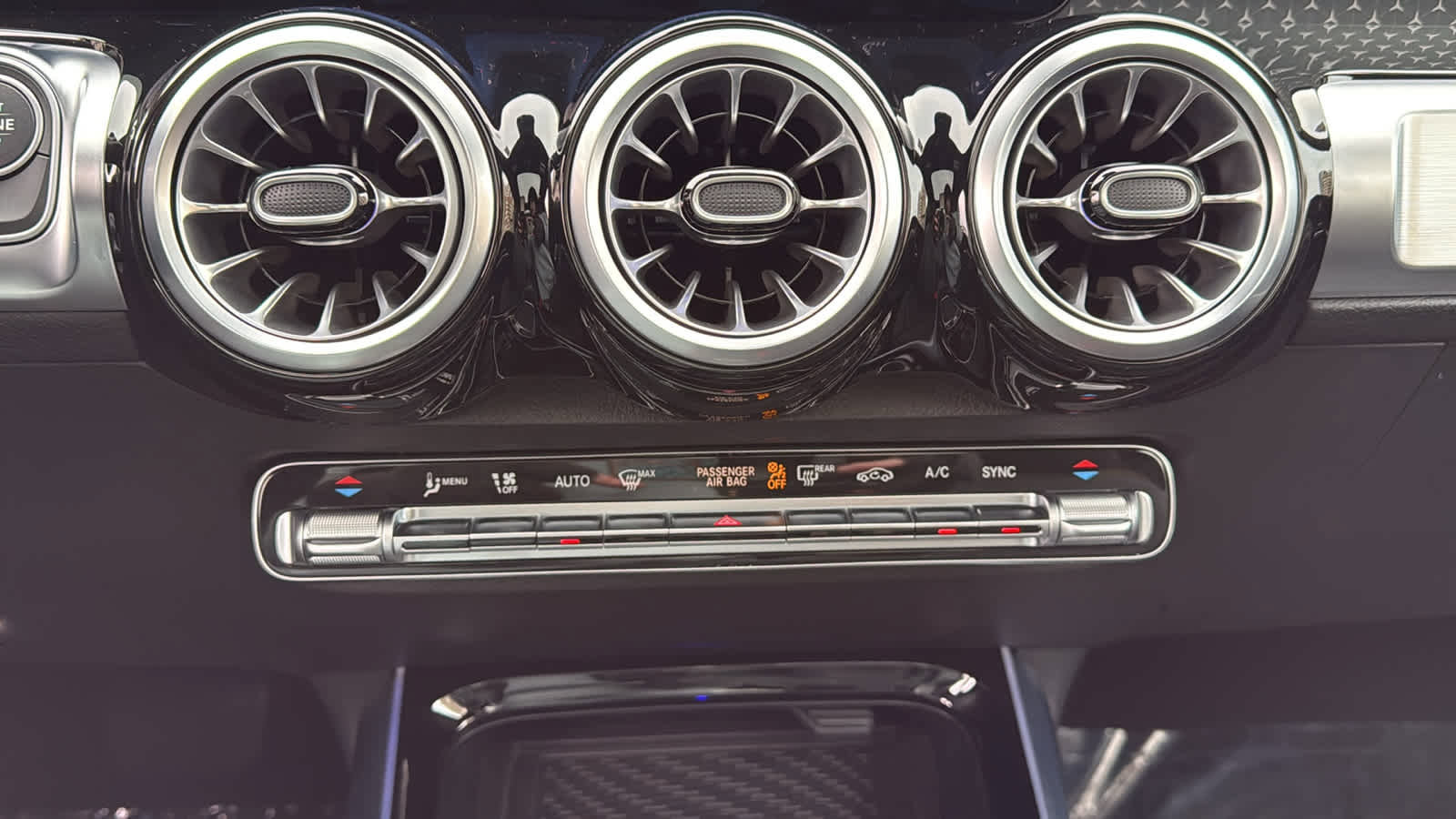 Used 2025 Mercedes-Benz GLB 250 4MATIC image 22