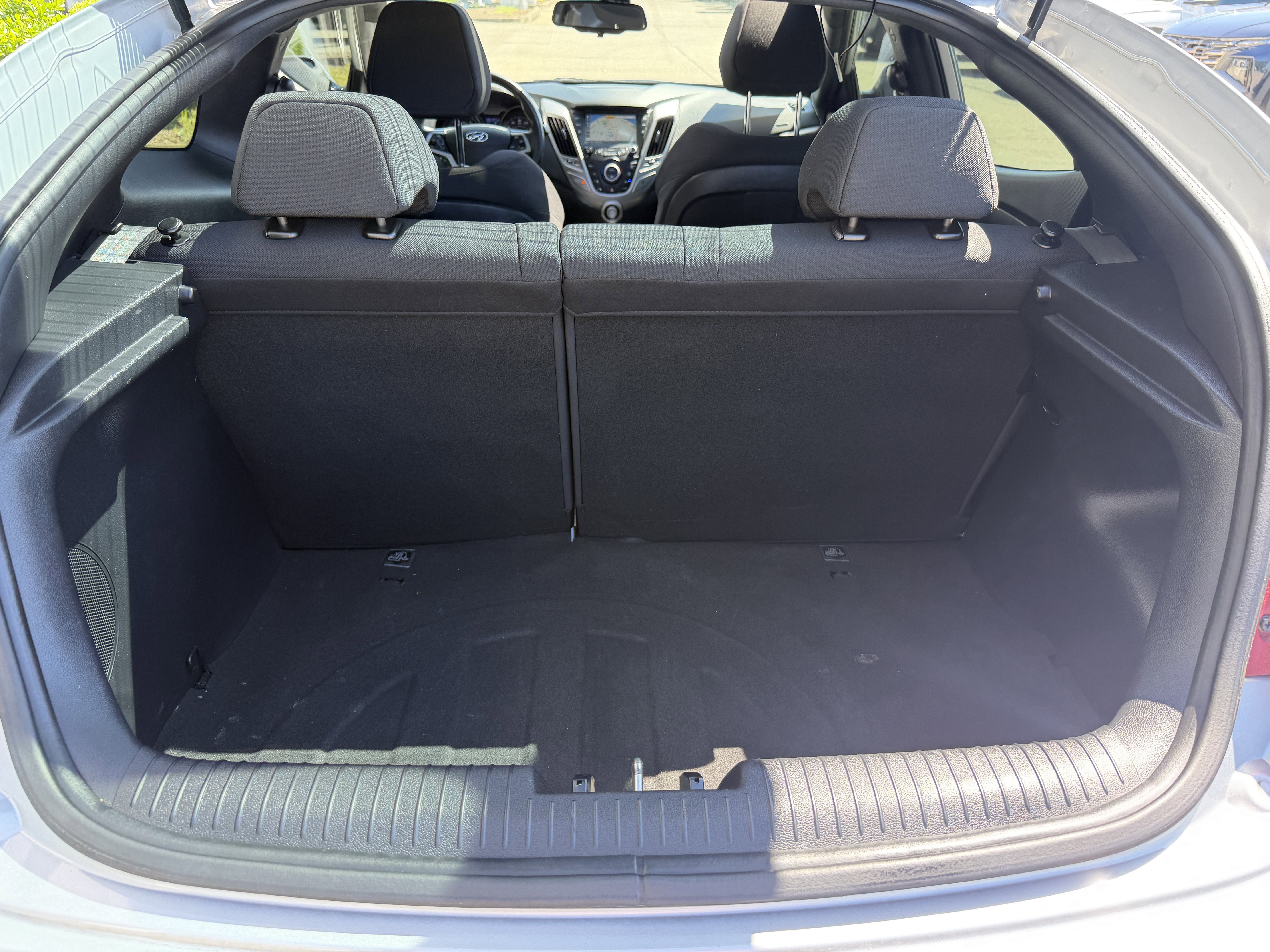 Used 2017 Hyundai Veloster Value Edition FWD image 10