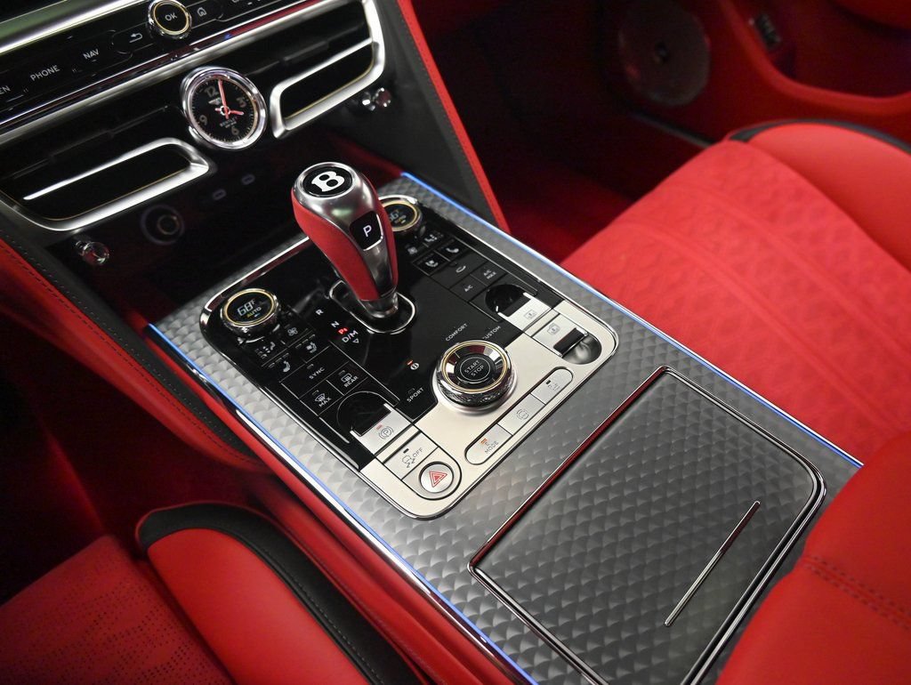 Used 2025 Bentley Flying Spur Plug-In Hybrid AWD/4WD image 19