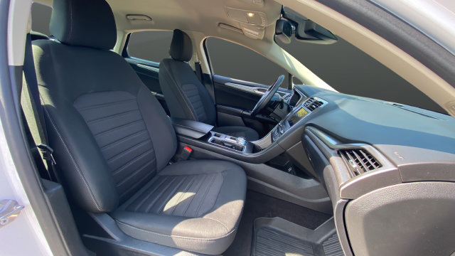 Used 2020 Ford Fusion SE AWD/4WD image 24