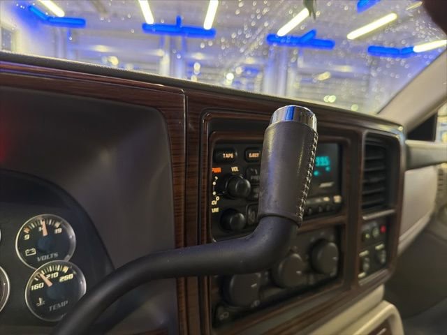 Used 2002 Cadillac Escalade EXT image 39