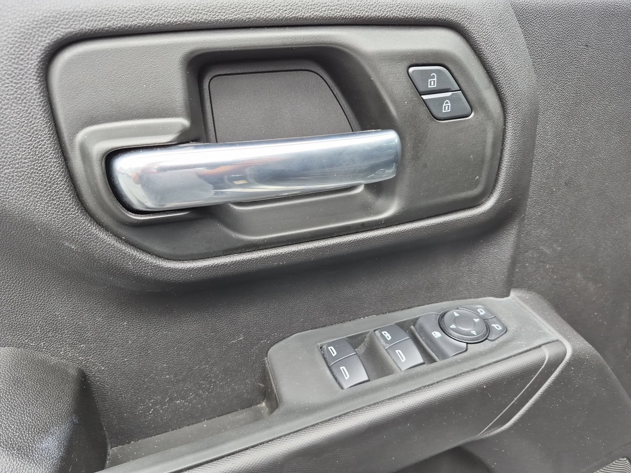 Used 2024 Chevrolet Silverado 1500 Custom Trail Boss w/ Dark Appearance Package AWD/4WD image 15